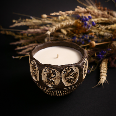 Парфумована свічка "Amber Light" у керамічному горнятку