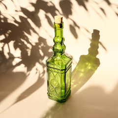 Декоративна пляшка із зеленого скла