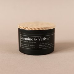 Парфумована свічка "Jasmine and Vetiver" у металевій баночці з дерев'яною кришкою